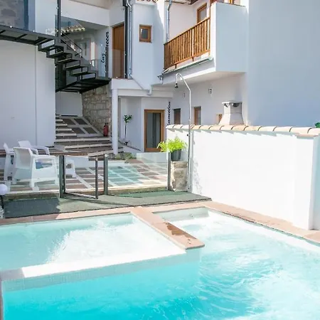 Turisticos La Casa Vieja Aparthotel Sabiote