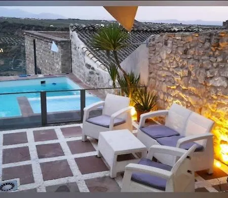 Turisticos La Casa Vieja Sabiote
